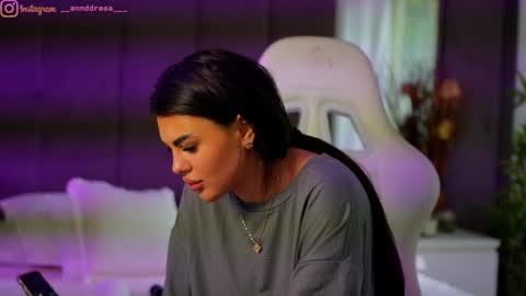 Snapshot of perfectt33n chatting on 10-16-25, 11:33 Dee online show from 10-16-25, 11:33