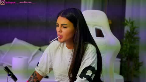 Snapshot of perfectt33n chatting on 10-25-25, 05:08 Dee online show from 10-25-25, 05:08