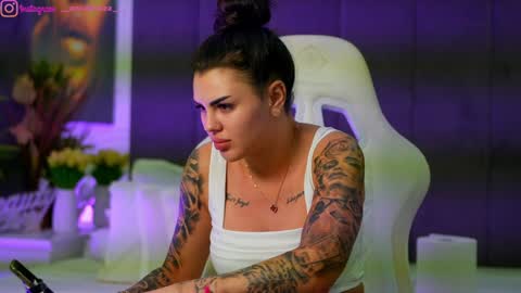 Snapshot of perfectt33n chatting on 11-25-25, 06:52 Dee online show from 11-25-25, 06:52