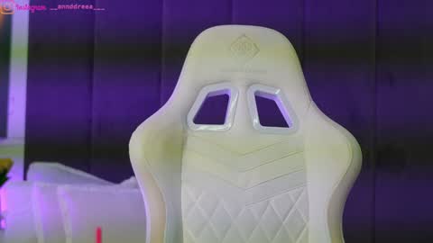 Snapshot of perfectt33n chatting on 12-16-25, 04:12 Dee online show from 12-16-25, 04:12