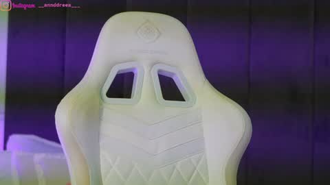 Snapshot of perfectt33n chatting on 12-22-25, 04:26 Dee online show from 12-22-25, 04:26