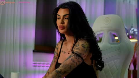 Snapshot of perfectt33n chatting on 02-10-26, 01:59 Dee online show from 02-10-26, 01:59