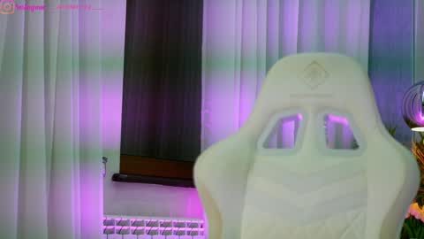 Snapshot of perfectt33n chatting on 02-19-26, 07:54 Dee online show from 02-19-26, 07:54