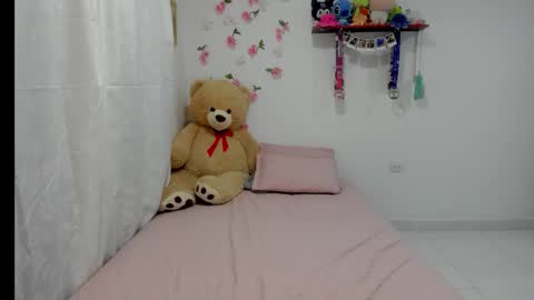 Snapshot of perla_brunette1 chatting on 02-07-26, 03:54 perla online show from 02-07-26, 03:54