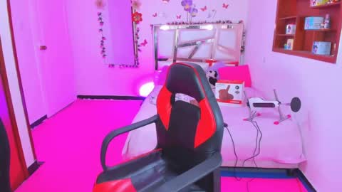 PERLA online show from 07-25-26, 01:25