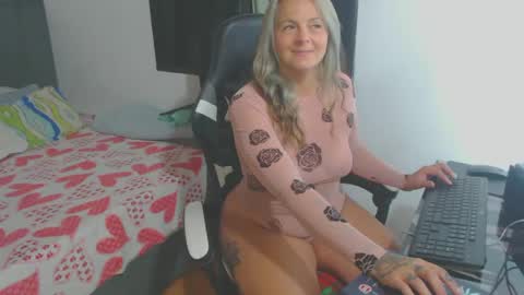 Snapshot of perlagoloza05 chatting on 01-25-25, 12:59 goloza online show from 01-25-25, 12:59