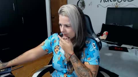 Snapshot of perlagoloza05 chatting on 10-07-25, 04:20 goloza online show from 10-07-25, 04:20