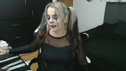 Snapshot of perlagoloza05 chatting on 10-31-25, 03:40 goloza online show from 10-31-25, 03:40