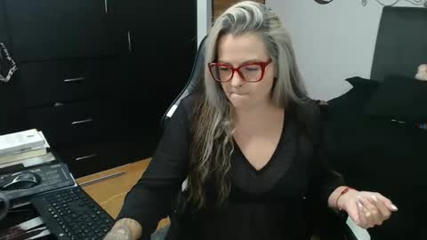 Snapshot of perlagoloza05 chatting on 11-06-25, 04:02 goloza online show from 11-06-25, 04:02