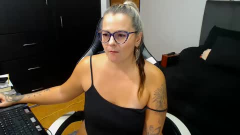 Snapshot of perlagoloza05 chatting on 11-09-25, 03:49 goloza online show from 11-09-25, 03:49