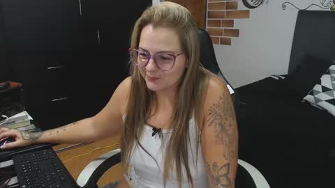 Snapshot of perlagoloza05 chatting on 11-18-25, 03:12 goloza online show from 11-18-25, 03:12