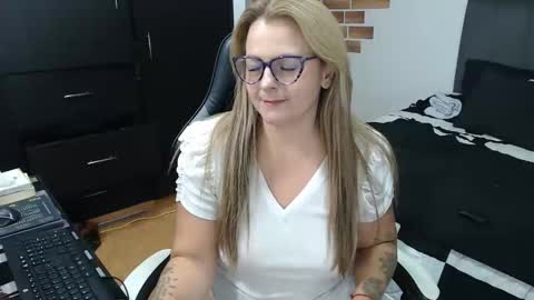 Snapshot of perlagoloza05 chatting on 12-02-25, 05:02 goloza online show from 12-02-25, 05:02