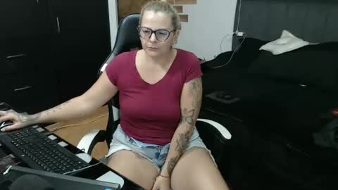 Snapshot of perlagoloza05 chatting on 03-04-26, 02:17 goloza online show from 03-04-26, 02:17