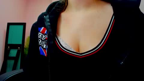 horror flying on the wings of the night.... online show from 10-28-25, 04:27