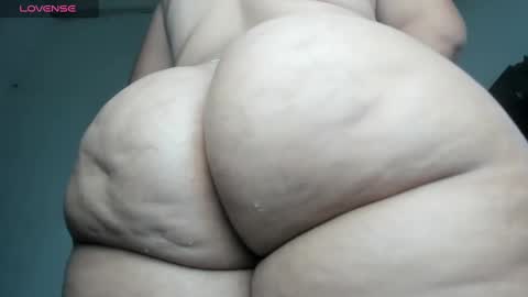 Snapshot of pervertt_mommy chatting on 02-13-25, 10:02 Alexandra online show from 02-13-25, 10:02