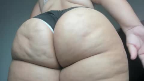 Snapshot of pervertt_mommy chatting on 11-11-25, 09:04 Alexandra online show from 11-11-25, 09:04