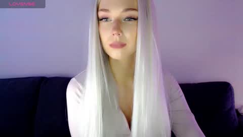 Snapshot of pervyblonde chatting on 01-05-25, 01:04 Isabella online show from 01-05-25, 01:04