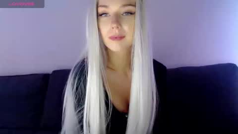 Snapshot of pervyblonde chatting on 01-31-25, 01:23 Isabella online show from 01-31-25, 01:23
