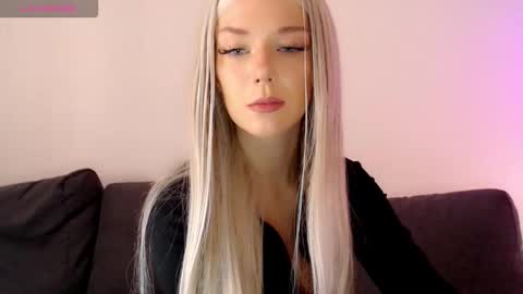 Snapshot of pervyblonde chatting on 11-07-25, 12:05 Isabella online show from 11-07-25, 12:05