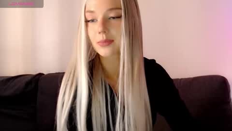 Snapshot of pervyblonde chatting on 11-13-25, 08:46 Isabella online show from 11-13-25, 08:46