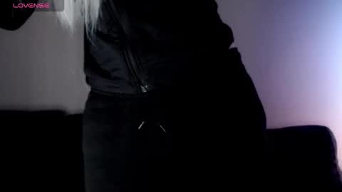 Snapshot of pervyblonde chatting on 11-14-25, 10:58 Isabella online show from 11-14-25, 10:58