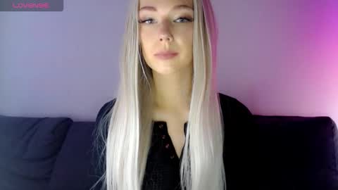 Snapshot of pervyblonde chatting on 12-05-25, 10:46 Isabella online show from 12-05-25, 10:46