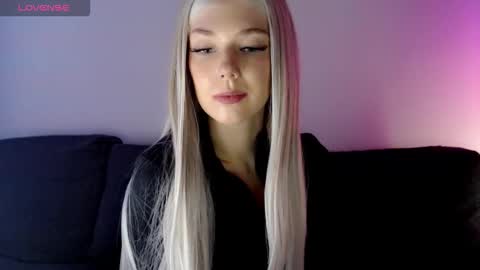 Snapshot of pervyblonde chatting on 12-17-25, 07:14 Isabella online show from 12-17-25, 07:14