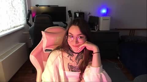 Snapshot of petal_dust_ chatting on 03-26-26, 02:44 petal_dust_ online show from 03-26-26, 02:44