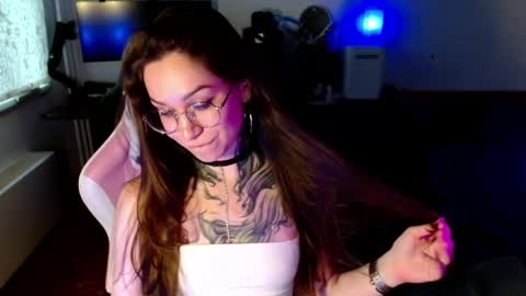 Snapshot of petal_dust_ chatting on 05-12-26, 03:20 petal_dust_ online show from 05-12-26, 03:20