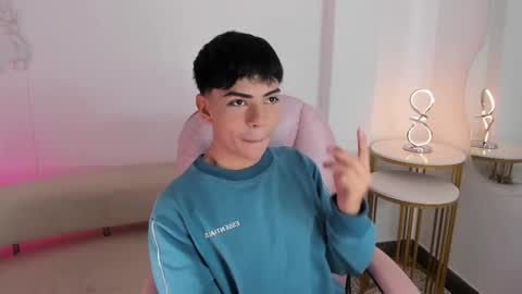 Snapshot of peter_chase chatting on 09-29-25, 06:02 Peter online show from 09-29-25, 06:02