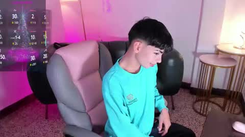 Snapshot of peter_chase chatting on 12-17-25, 06:03 Peter online show from 12-17-25, 06:03