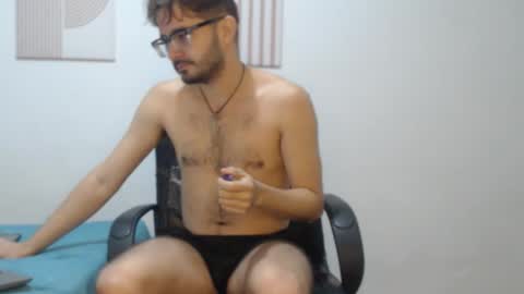 Snapshot of peter_x_annaud chatting on 12-21-25, 10:11 FELIPE online show from 12-21-25, 10:11