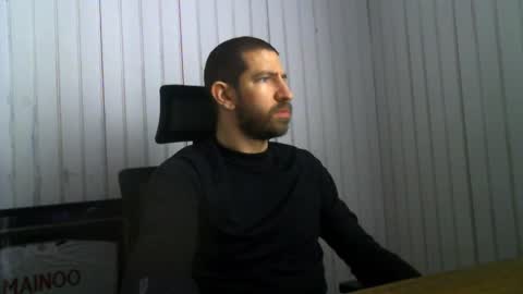 Snapshot of petitcoquin91 chatting on 02-06-25, 01:54 Paco online show from 02-06-25, 01:54