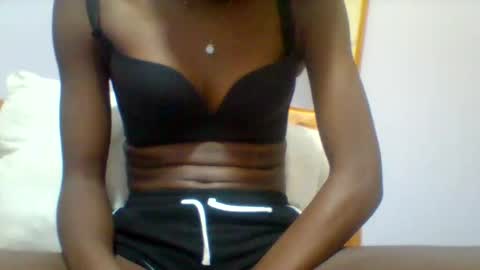 Snapshot of petite_ariana chatting on 02-17-26, 06:36 ariana online show from 02-17-26, 06:36