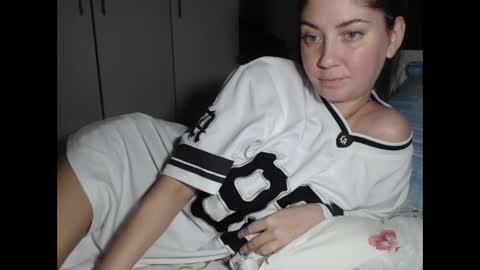Snapshot of petite_danielle chatting on 12-02-25, 12:27 petite_danielle online show from 12-02-25, 12:27
