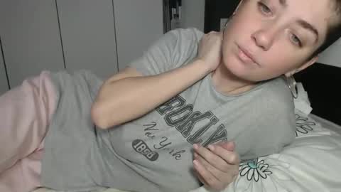 Snapshot of petite_danielle chatting on 02-16-26, 08:32 petite_danielle online show from 02-16-26, 08:32