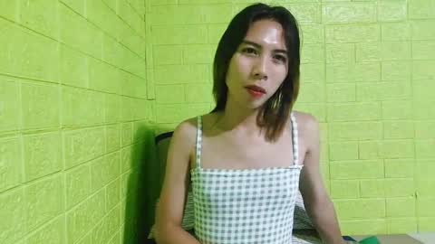 Snapshot of petite_dicklover chatting on 01-09-25, 09:27 Yuriee online show from 01-09-25, 09:27