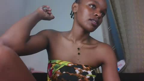 Snapshot of petite_jenn_ chatting on 06-20-26, 05:16 mimi online show from 06-20-26, 05:16
