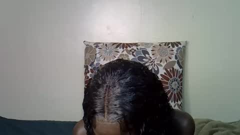 Snapshot of petite_lunar chatting on 10-15-25, 08:42 Lunar online show from 10-15-25, 08:42