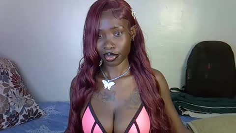 Snapshot of petite_lunar chatting on 11-05-25, 10:21 Lunar online show from 11-05-25, 10:21