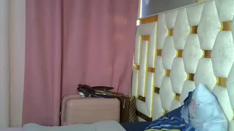 Snapshot of petite_lunar chatting on 11-13-25, 02:27 Lunar online show from 11-13-25, 02:27