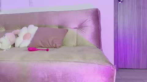 petite_marie_ online show from 02-13-26, 06:53