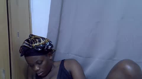 Snapshot of petite_melan chatting on 09-27-25, 11:43 petite_melan online show from 09-27-25, 11:43