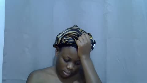 Snapshot of petite_melan chatting on 09-29-25, 02:00 petite_melan online show from 09-29-25, 02:00