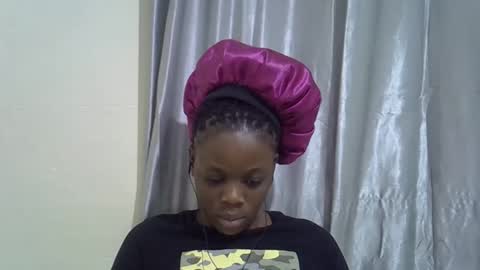 Snapshot of petite_melan chatting on 10-19-25, 02:01 petite_melan online show from 10-19-25, 02:01