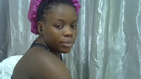 petite_melan online show from 10-22-25, 08:30