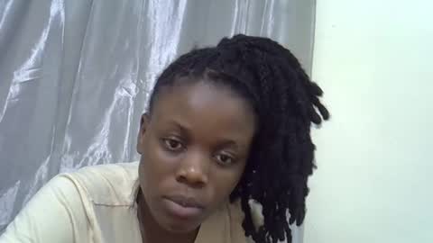 petite_melan online show from 10-26-25, 08:37