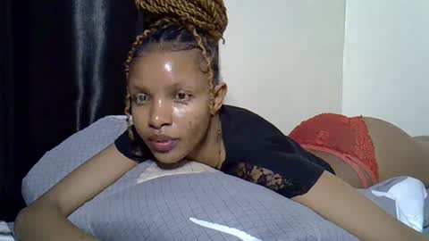 Snapshot of petite_melinda chatting on 07-20-26, 03:43 petite_melinda online show from 07-20-26, 03:43