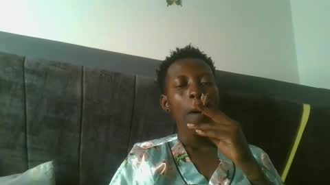 petite_queen69 online show from 05-25-26, 11:22
