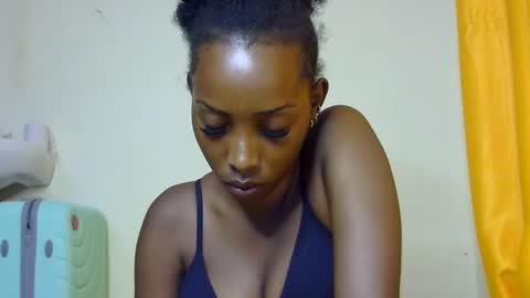 Snapshot of petite_tanya chatting on 12-31-24, 04:46 Tanya online show from 12-31-24, 04:46